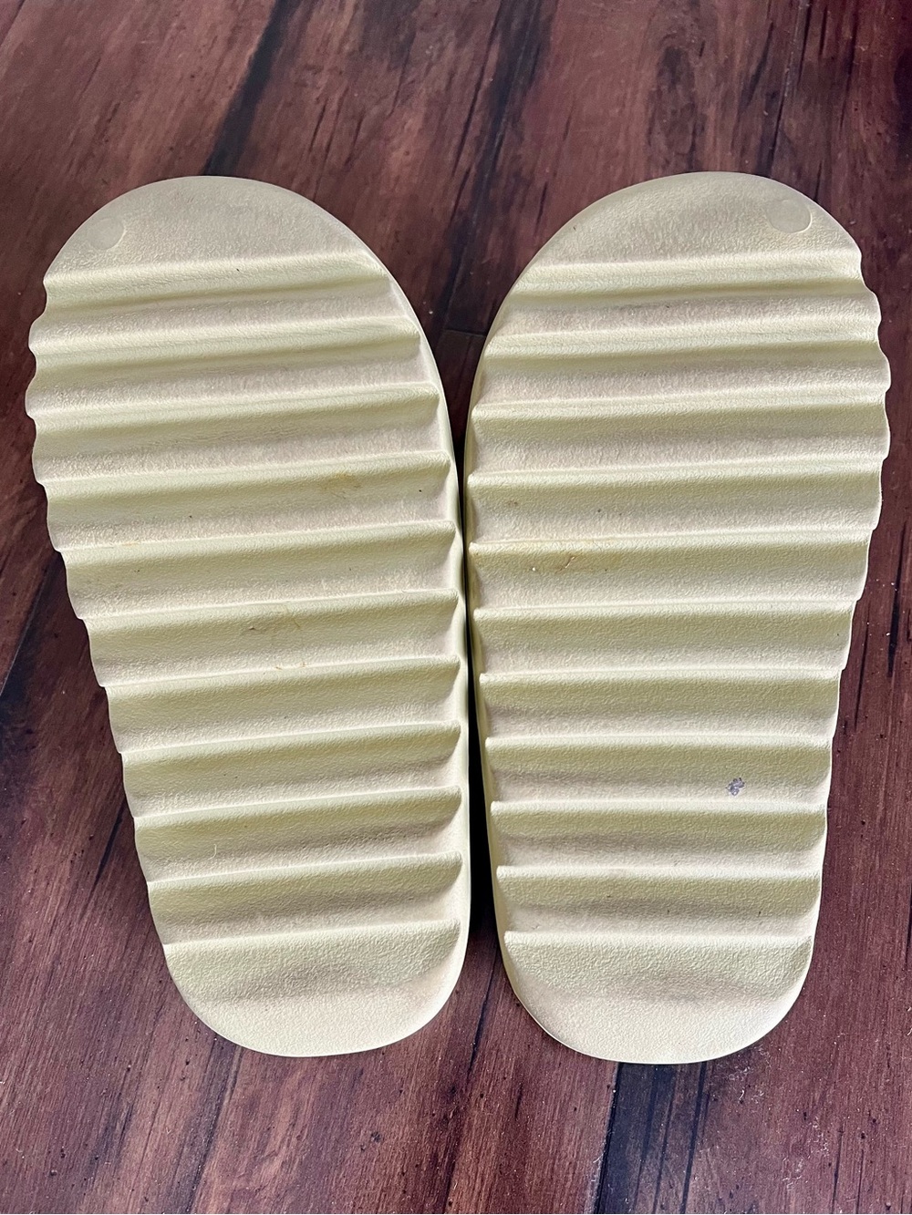 Adidas Yeezy Slide Resin FZ5904 - Size 8 - Picture 11 of 11